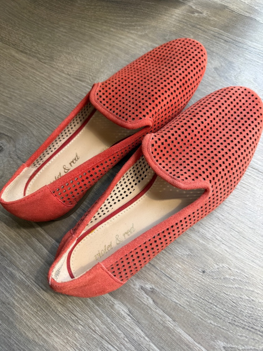 Violet & Red Salem Perforated Suede Loafer Flat-size 8M - Picture 2 of 9